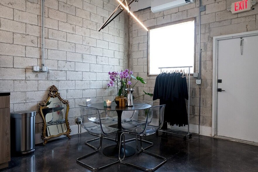 More Photos Of 3325-3327 NE 32nd St, Fort Lauderdale Storefront Retail Office For Sale