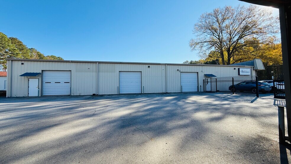 More Photos Of 105 Sunbelt Blvd, Columbia Distribution For Sale