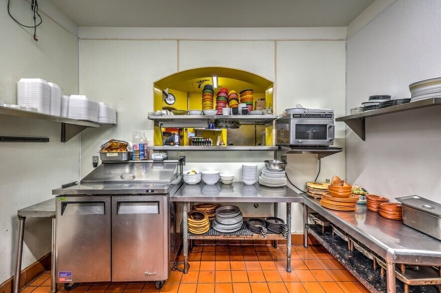 More Photos Of 1108 E Lake Mead Blvd, North Las Vegas Restaurant For Lease