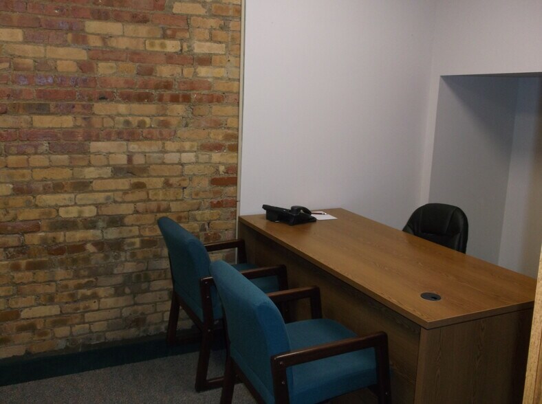 More Photos Of 600 S Main St, Oshkosh Office For Lease