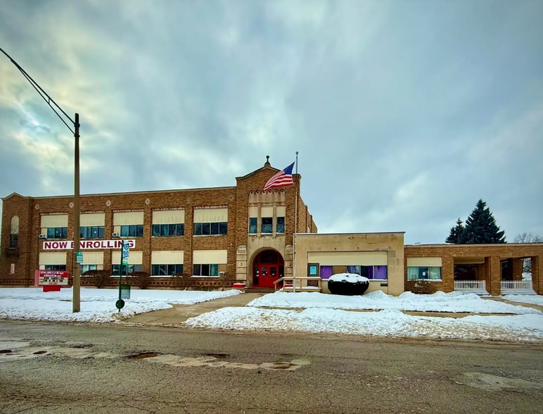 More Photos Of 609 N Verlinden Ave, Lansing Schools For Sale