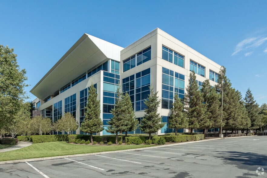 More Photos Of 2850 Gateway Oaks Dr, Sacramento Office For Lease