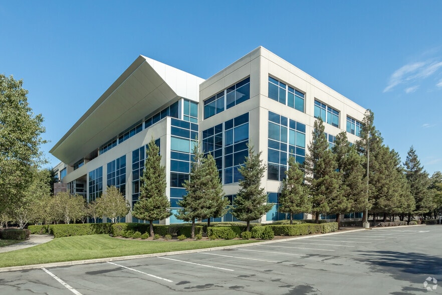 More Photos Of 2850 Gateway Oaks Dr, Sacramento Office For Lease