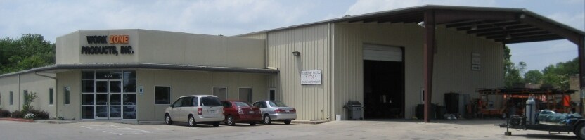 More Photos Of 6358 Pinemont Dr, Houston Showroom For Lease
