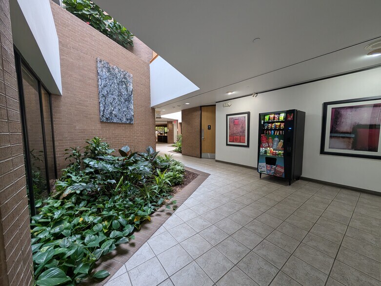 More Photos Of 6666 Harwin Dr, Houston Office For Lease