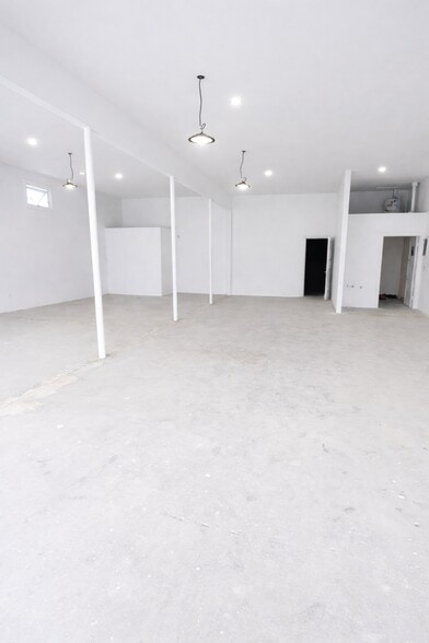 More Photos Of 1236 N Wilmington Blvd, Wilmington Storefront For Sale