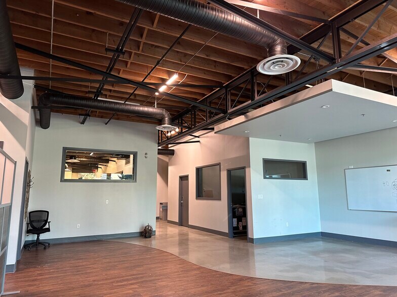 More Photos Of 10939 120th St NW, Edmonton General Retail For Lease