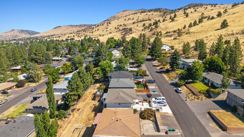 More Photos Of 1754 Kimberly Dr, Klamath Falls Multifamily For Sale