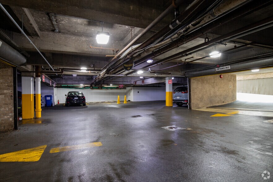 More Photos Of 11 Grace Ave, Great Neck Office For Lease