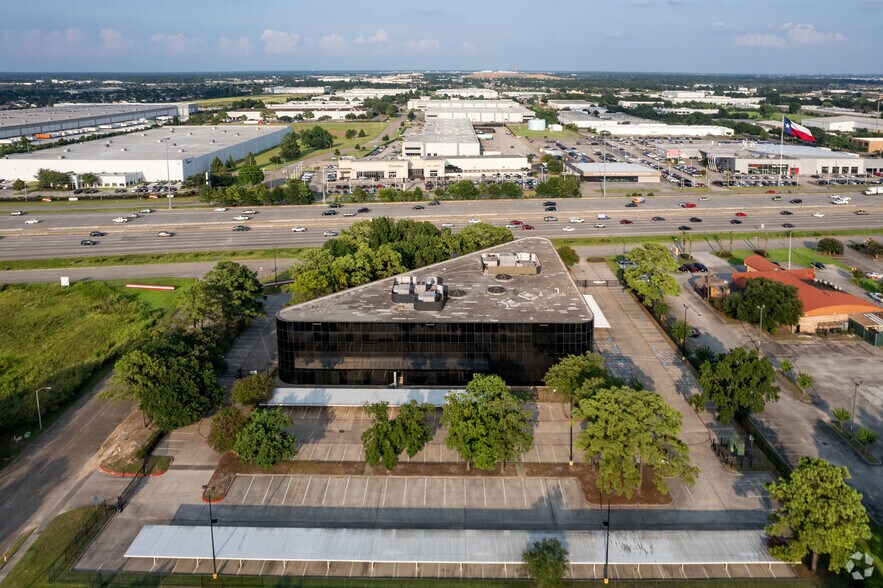 More Photos Of 15425 North Fwy, Houston Office For Lease