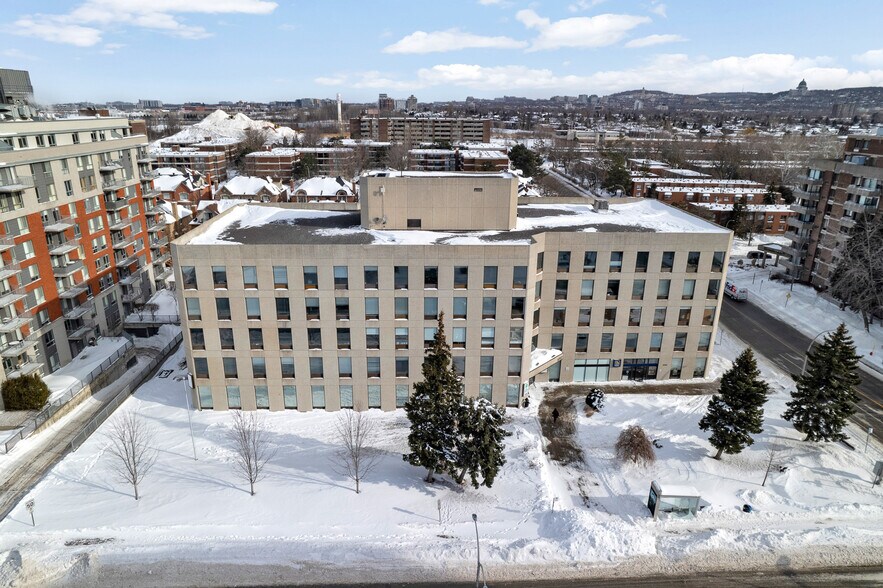 Primary Photo Of 5757 Boul Cavendish, Cote-St-Luc Office For Lease