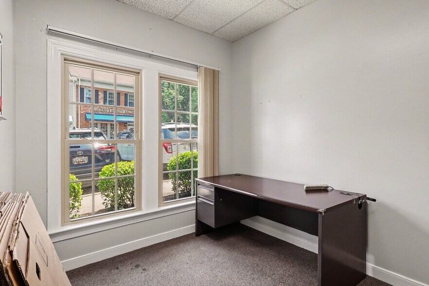 More Photos Of 8407 Richmond Hwy, Alexandria Storefront For Sale
