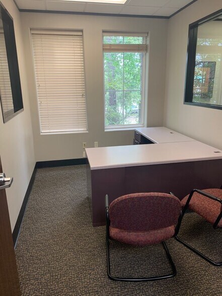More Photos Of 1525 Lake Front Cir, The Woodlands Office For Lease