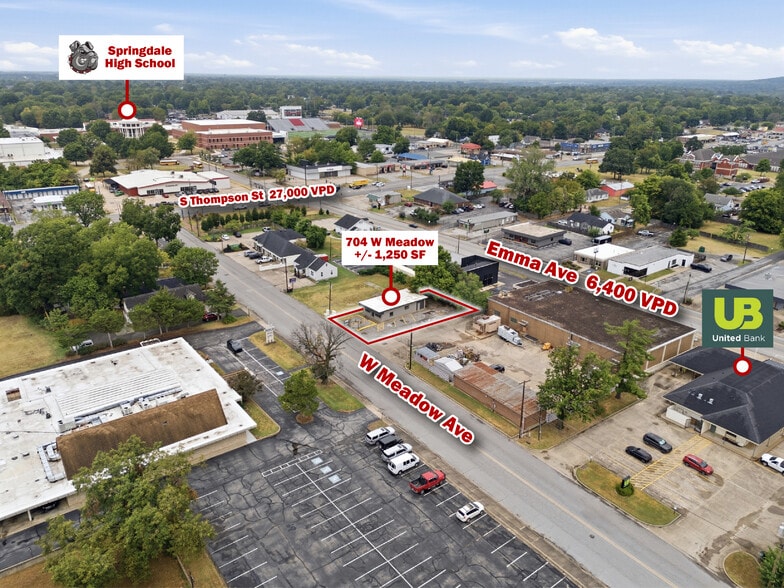 More Photos Of 704 W Meadow Ave, Springdale Office For Lease
