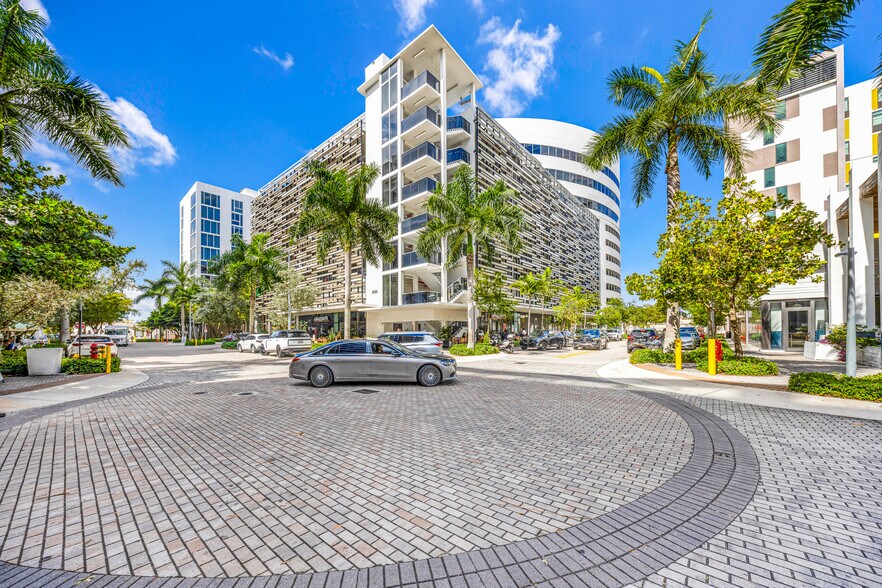 More Photos Of 2980 NE 207th St, Aventura Office Residential For Lease