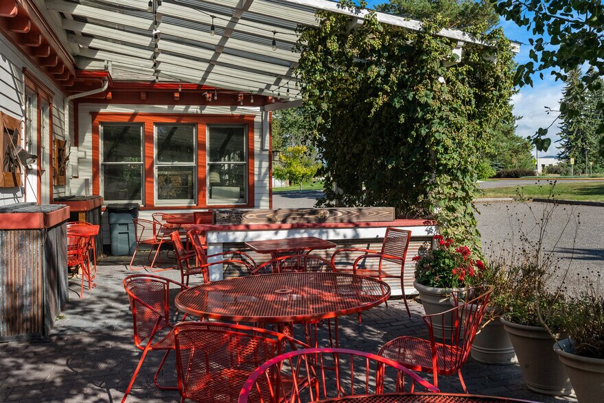 More Photos Of 2711 W College St, Bozeman Restaurant For Sale
