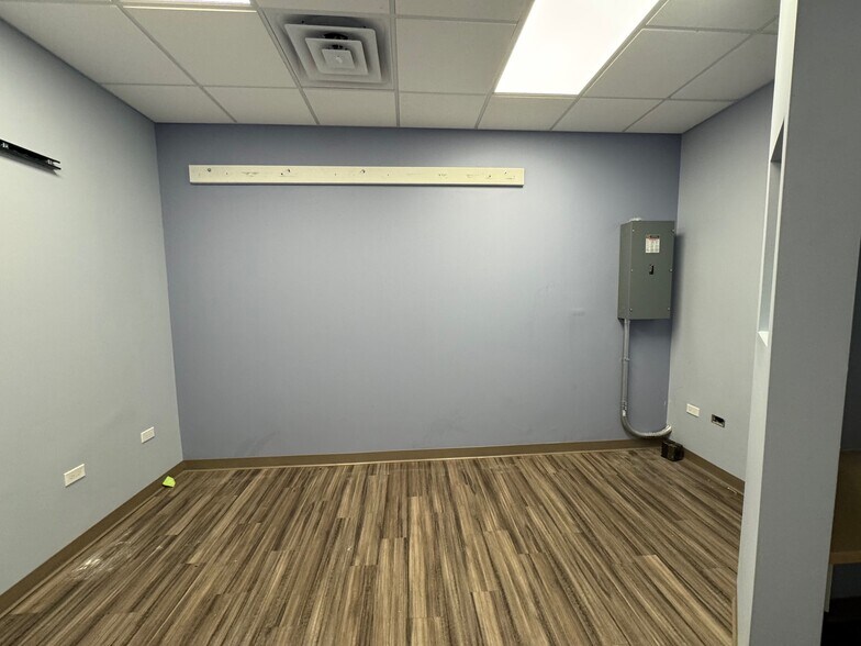 More Photos Of 1160 E Ogden Ave, Naperville Unknown For Lease