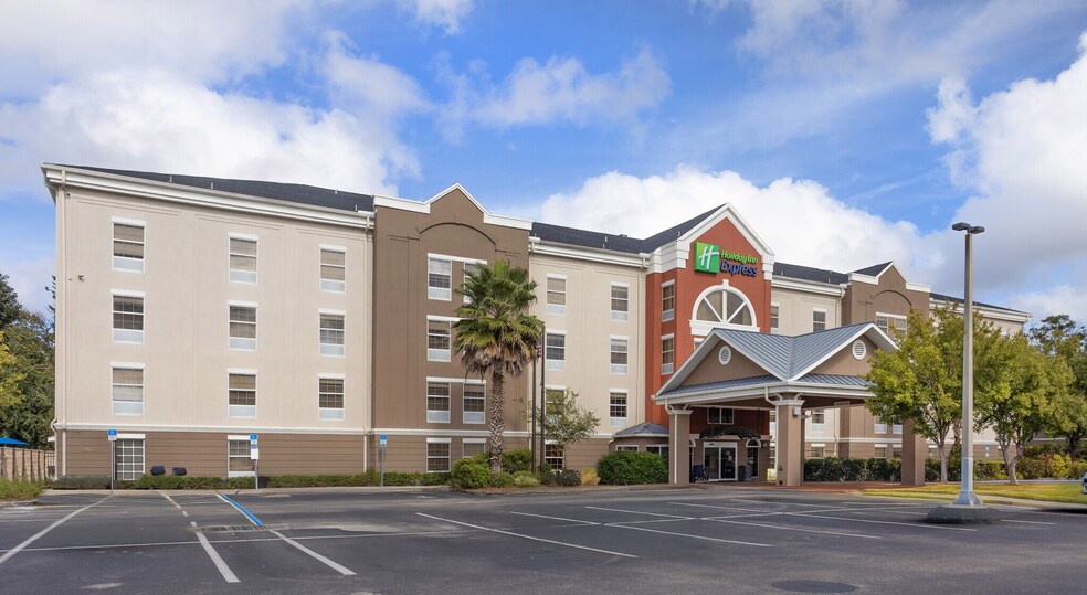 Primary Photo Of 53 Jefferson Rd, Jacksonville Hotel For Sale