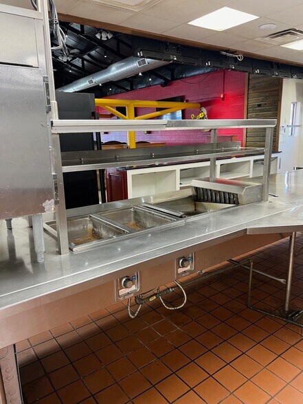 More Photos Of 10811 NE 23rd St, Spencer Restaurant For Lease