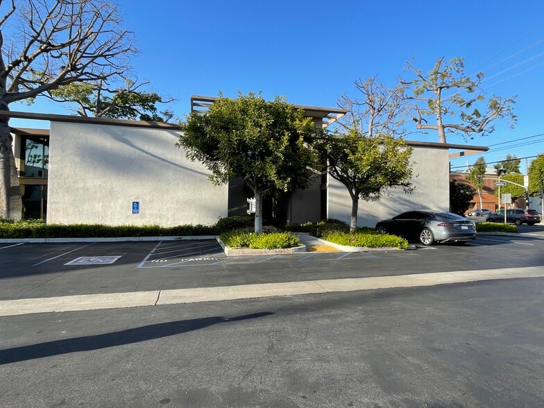 More Photos Of 850 E Chapman Ave, Orange Loft Creative Space For Lease