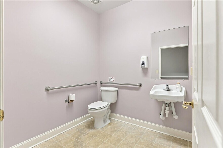 More Photos Of 1563 Jefferson Hwy, Fishersville Office For Lease