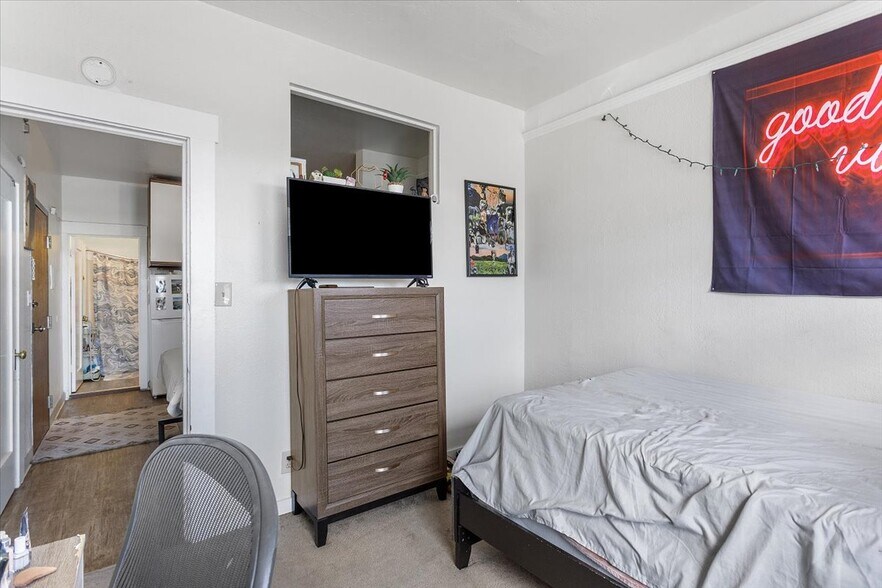 More Photos Of 498 25th St, Oakland Apartments For Sale