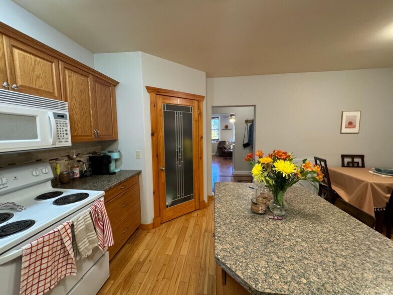 More Photos Of 7 E Water St, Little Curren Storefront Retail Residential For Sale