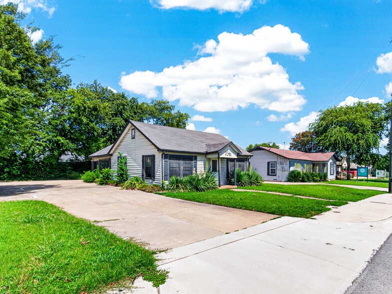 More Photos Of 907 N Goliad Rd, Rockwall Office For Lease