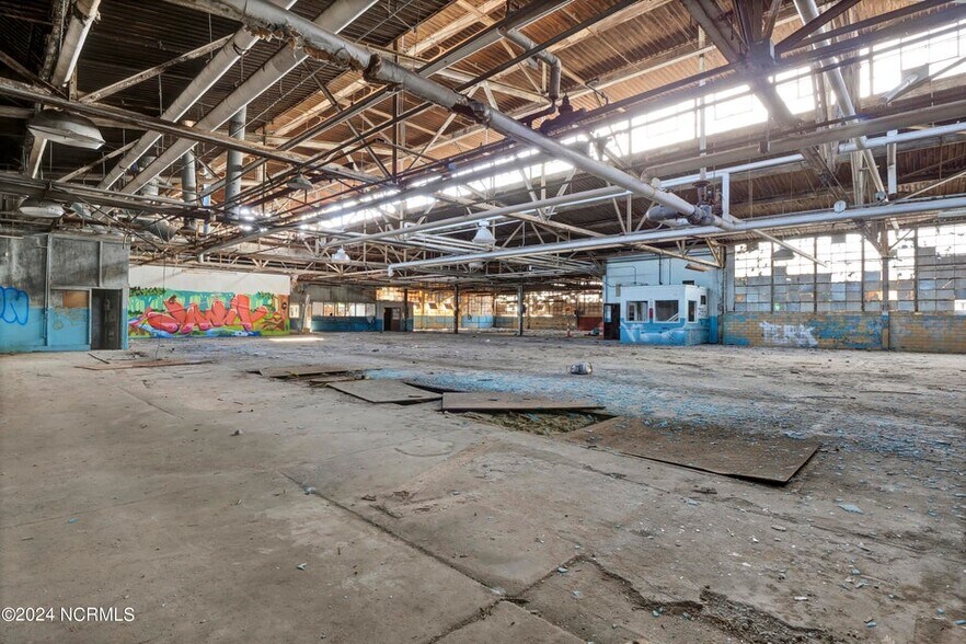 More Photos Of 1315 S 5th Ave, Wilmington Warehouse For Sale