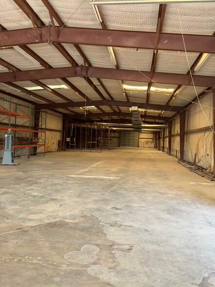 More Photos Of 1885 FM 448, Giddings Warehouse For Lease