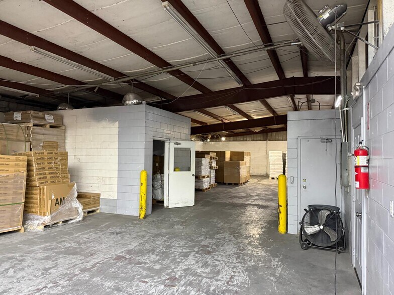 More Photos Of 325 Rand Yard Rd, Sanford Warehouse For Lease