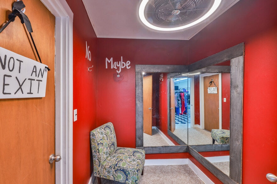 More Photos Of 126 N Wilson St, Dresden General Retail For Sale