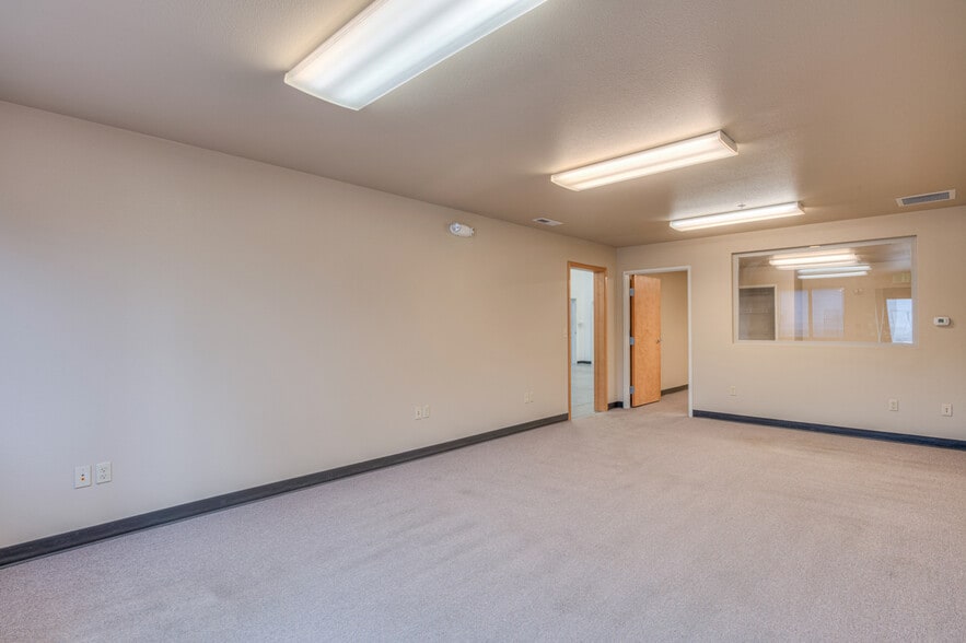 More Photos Of 62958 NE Layton Ave, Bend Light Manufacturing For Sale