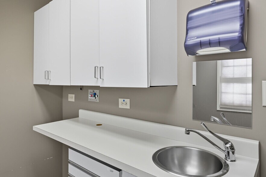 More Photos Of 224 Shallowford Rd NW, Gainesville Medical For Lease