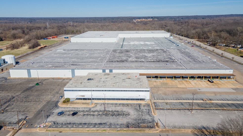 More Photos Of 3456 Meyers Rd, Memphis Distribution For Lease