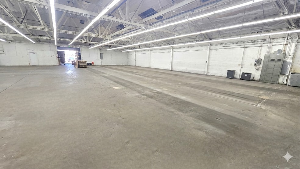 More Photos Of 465 E 32nd St, Los Angeles Warehouse For Lease