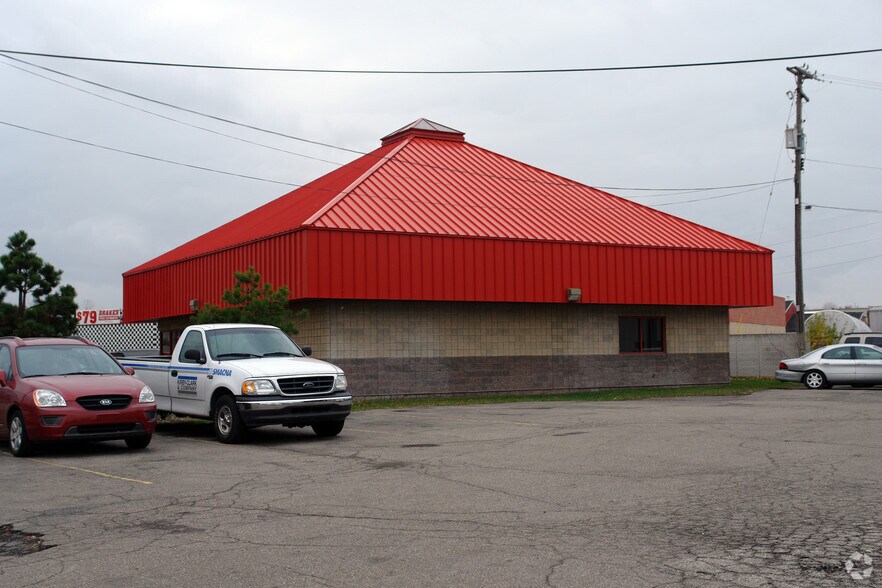 More Photos Of 30903 Groesbeck Hwy, Roseville Service For Sale