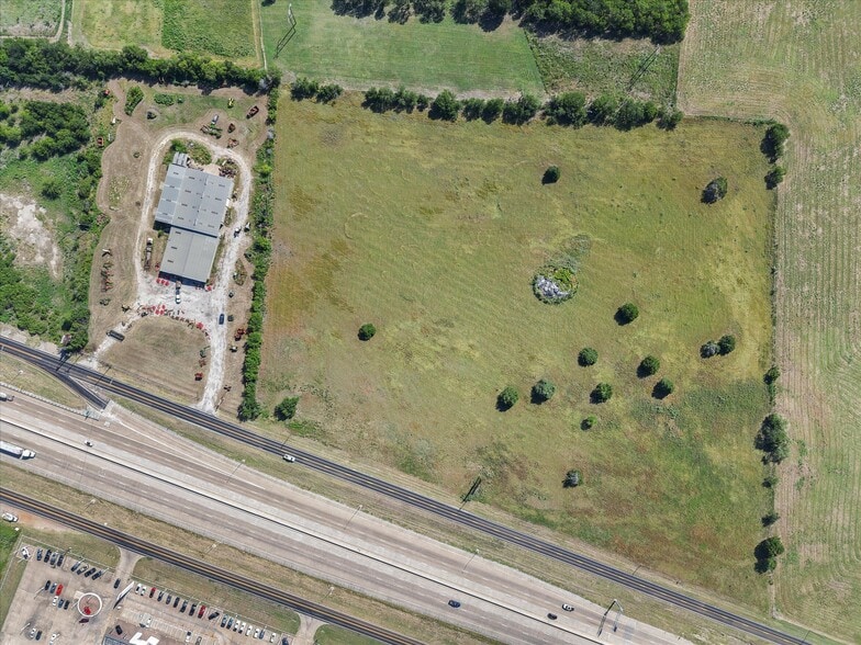 More Photos Of 3151 Int 45 E hwy, Corsicana Warehouse For Sale