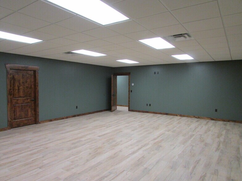 More Photos Of 4015 S County Road 1210, Midland Manufacturing For Sale