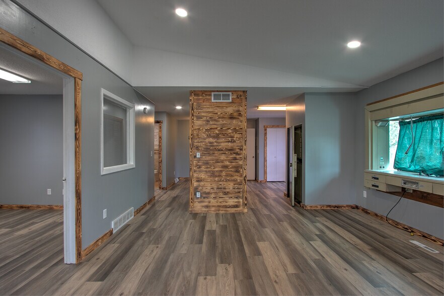 More Photos Of 111 4th Ave, Pease Flex For Sale