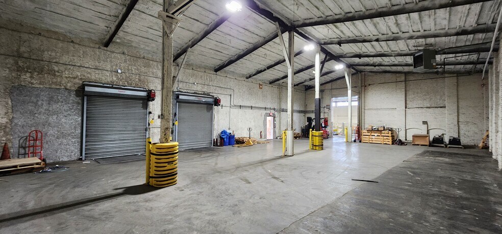 More Photos Of 730 N Main St, Waterbury Warehouse For Lease