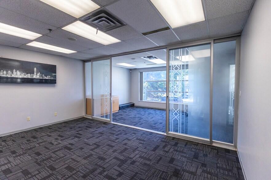 More Photos Of 3871 N Fraser Way, Burnaby Showroom For Sale