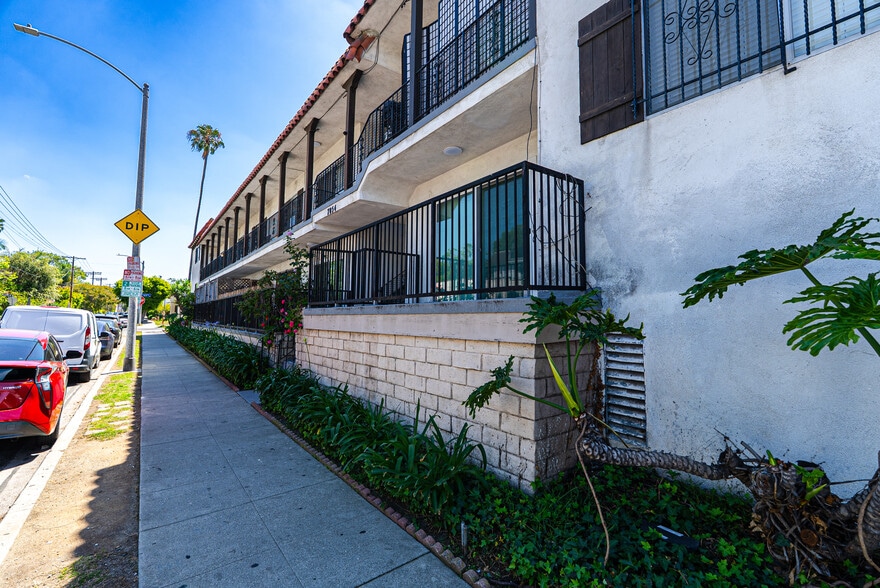 More Photos Of 7050 Waring Ave, Los Angeles Multifamily For Sale