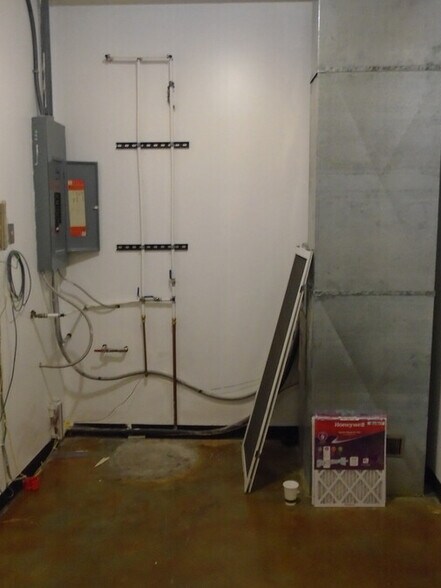 More Photos Of 2176 N Fox Hollow Dr, Nixa Warehouse For Lease