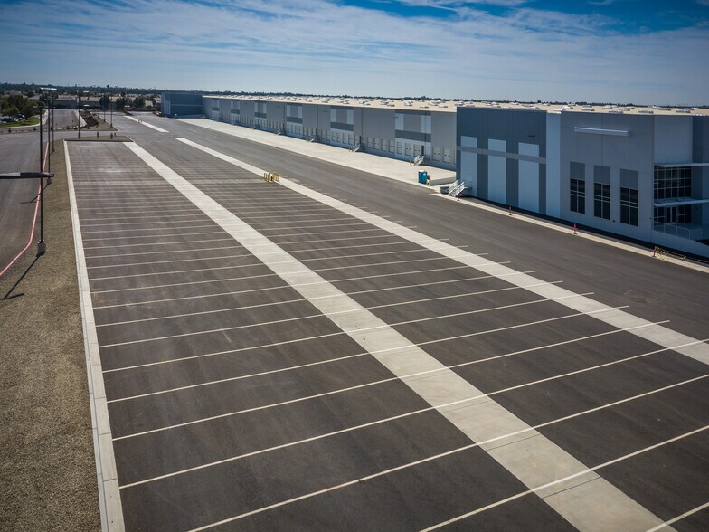 More Photos Of 400 Park Center Dr, Patterson Warehouse For Lease