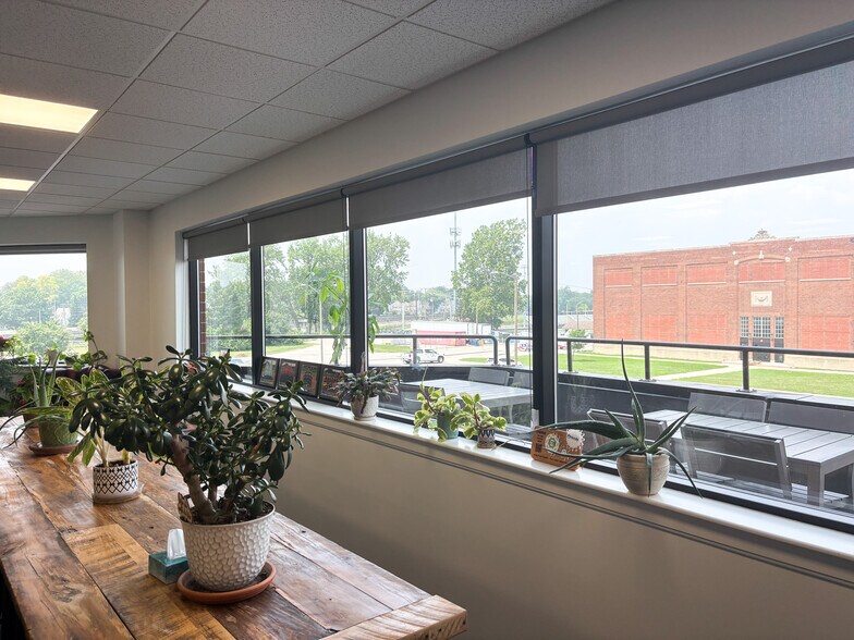 More Photos Of 400 N High St, Muncie Office For Sale