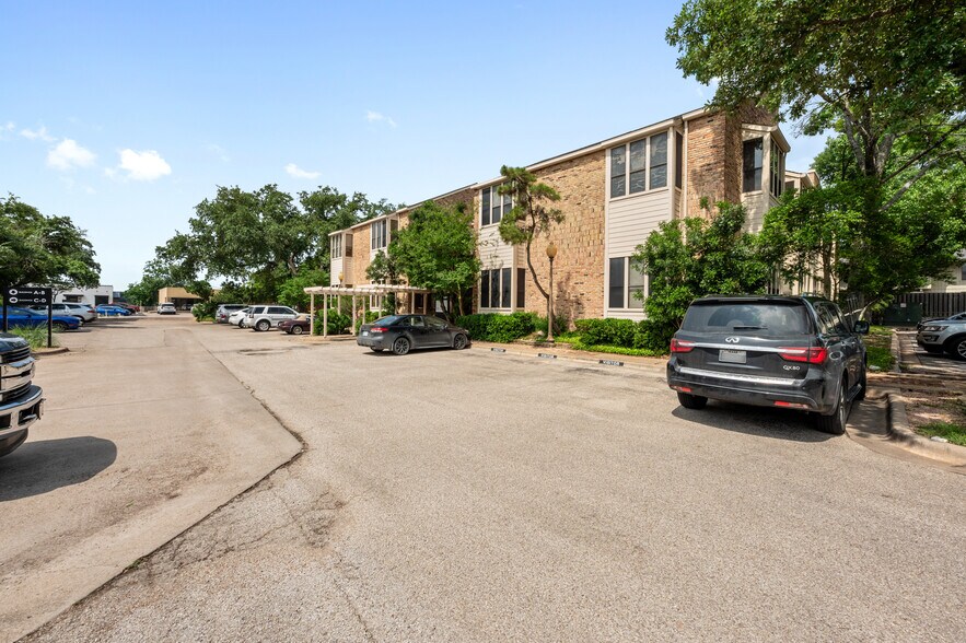 More Photos Of 3624 North Hills Dr, Austin Medical For Sale