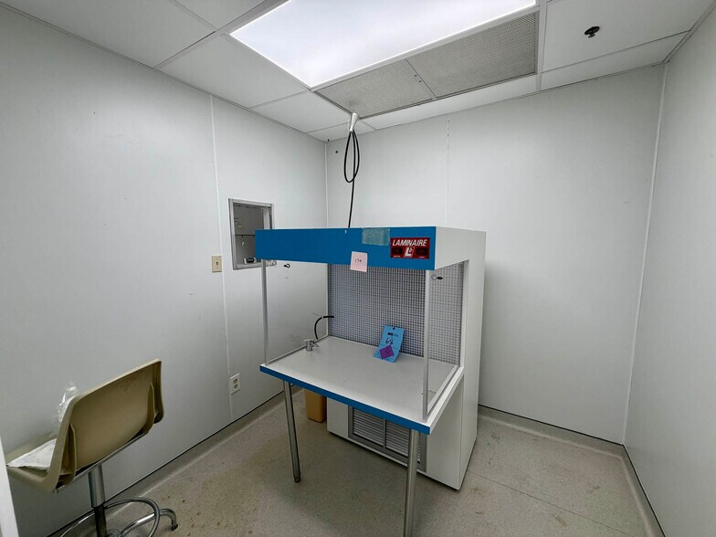 More Photos Of 4030 Gill Ave, Hampstead Research And Development For Sale