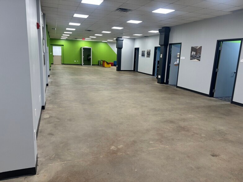 More Photos Of 360 Highland Rd E, Macedonia Office For Lease