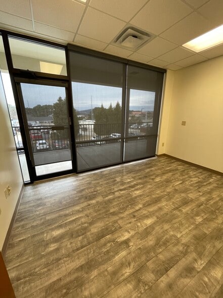 More Photos Of 540 Lake Center Pky, Cumming Office For Lease